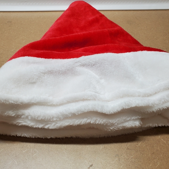 Red & White Furry Tree Skirt - Picture 3 of 8